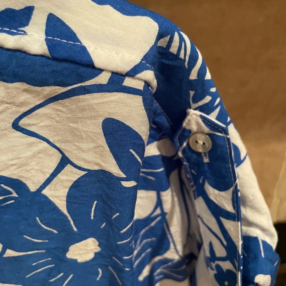 NWT Blue White Vibrant Floral lightweight blouse gauzy beachy coastal resort S - Picture 2 of 9